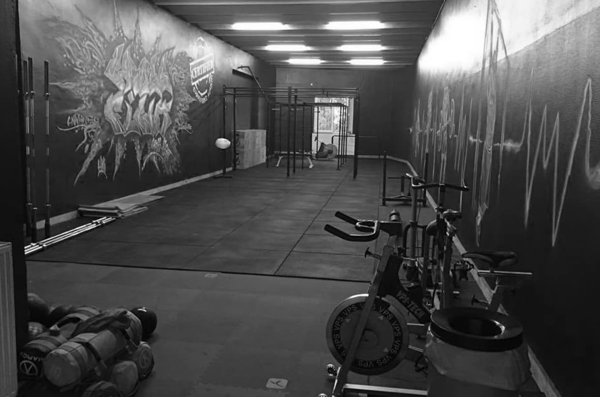 Salle d'entraînement et sa fresque murale